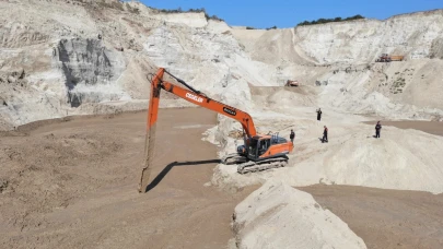 Silivri'de kepçe operatörü balçık altında kalarak can verdi
