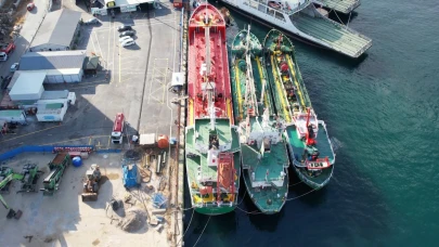 Haydarpaşa Limanı'nda gemi alev aldı: 1 yaralı