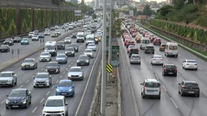 Okulun ilk gününde trafik yoğunluğu arttı