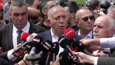 Kayyum Gürsel Tekin CHP İstanbul İl Binasında: Kafasına su şişesi atıldı