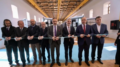 İstanbul'da tarihi sergi kapılarını açtı