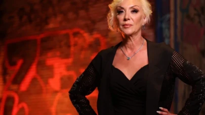 Ünlü şarkıcı Güllü balkondan düşerek hayatını kaybetti!