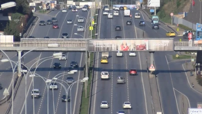 Yılın ilk günü İstanbul'da yollar boş kaldı