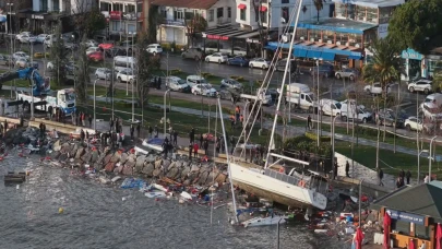 Çatılar uçtu, minareler düştü, tekneler battı! İstanbul'da fırtına bilançosu!
