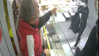 Selam vererek soydu!