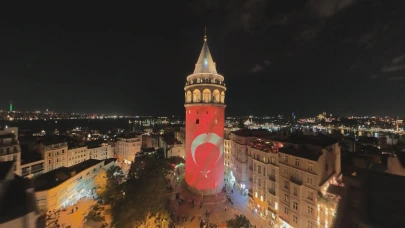 Galata Kulesi kırmızı beyaz