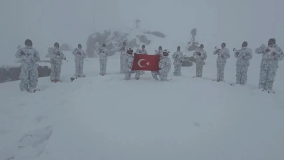 Hayırseverlerin ördüğü 200 bere, Mehmetçik’e teslim edildi