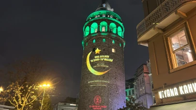 İstanbul mahyalarla aydınlandı: Galata'da görsel şölen