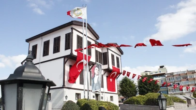 Atatürk evinin tabelası nerede?