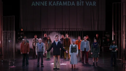 Tarık Akan sahnede yaşıyor!