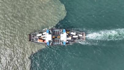 Yağış sonrası Haliç'in rengi kahverengiye döndü