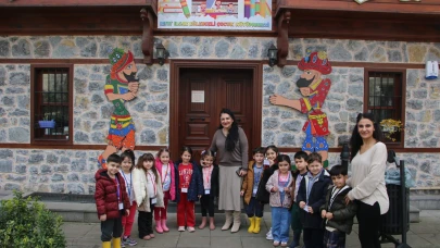 Kartallı minikler  kütüphanede!