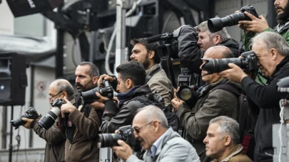 Gazeteciler can çekişiyor