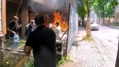 Avcılar’da yangına kepçeli müdahale