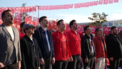Türk milleti meydanlara aktı
