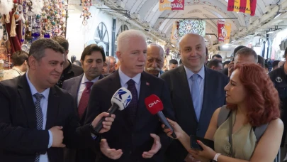 İstanbul Valisi Davut Gül, Kapalıçarşı'da esnafla buluştu