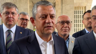 Yeni partiyi ilan etti!