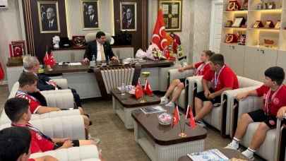 MHP Beylikdüzü İlçe Başkanlığı, Şampiyon Güreşçileri ağırladı