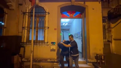 Beyoğlu’nda sokak ortasında erkek arkadaşı tarafından darbedildi; şikayetçi olmadı