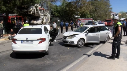 Sancaktepe'de beton pompası 4 araca çarptı: 5 yaralı