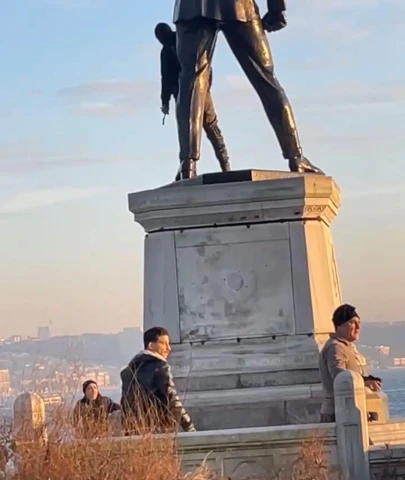 Atatürk heykeline saldıran Suriyeli yakalandı!