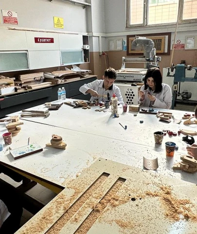 Bir günde 300 oyuncak