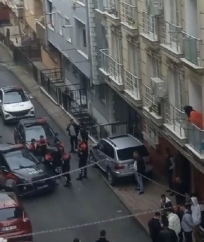 Küçükçekmece’de tartıştığı komşusunun evini kurşunladı