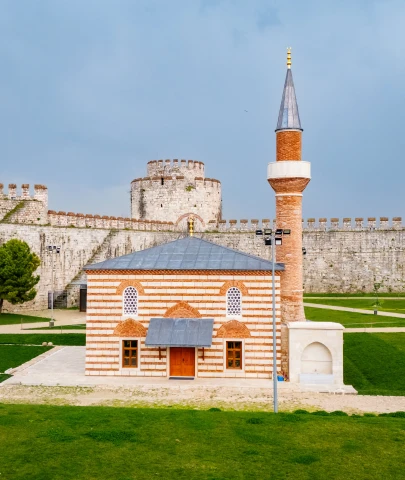 Fatih Mescidi ibadete açıldı