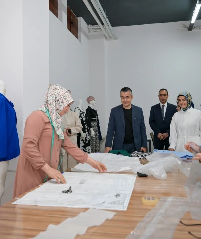 Aksoy'dan Esenyurt Kadın Sanat ve Eğitim Merkezi’ne ziyaret
