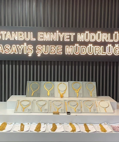 Fatih'te Kuyumcuya sahte altın veren 3 şüpheli yakalandı