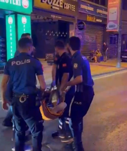 Kadıköy'de kafede çıkan kavgada 2 kişi silahla yaralandı