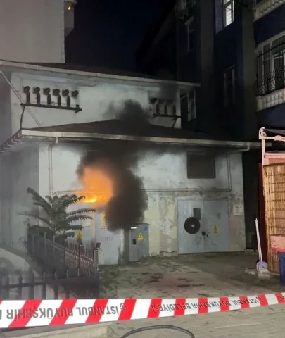 Avcılar'da yeraltı kablolarında patlama