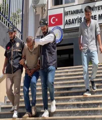 Galata Köprüsü'nde kumar oynatan şüpheli yakalandı