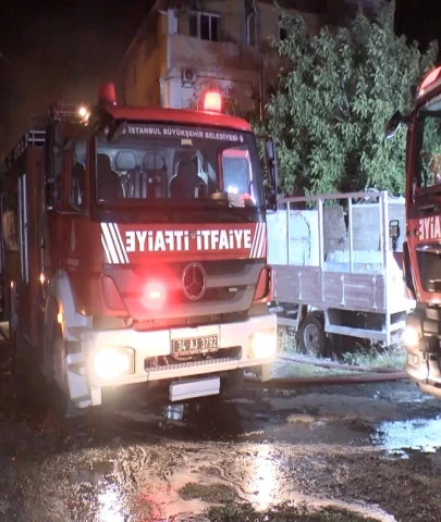 Avcılar'da çorap atölyesinde yangın