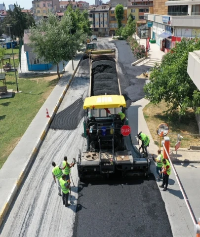 Küçükçekmece belediyesi asfalt çalışmalarına devam ediyor