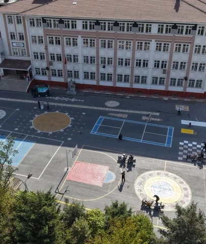 Bağcılar'da okullar yeni döneme hazırlanıyor