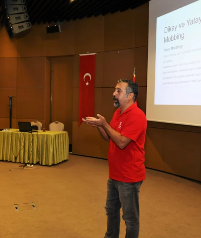 Küçükçekmece Belediyesi'nden 'mobbing eğitimi'