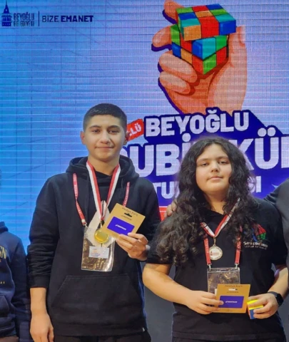 Beyoğlu'nda Rubik Küp Turnuvası heyecanı