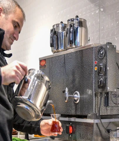 Esenyurt Millet Kıraathanesi'nde çay 5 lira!