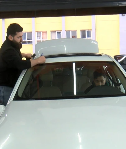 Modifiye araç satıcıyı bayılttı!