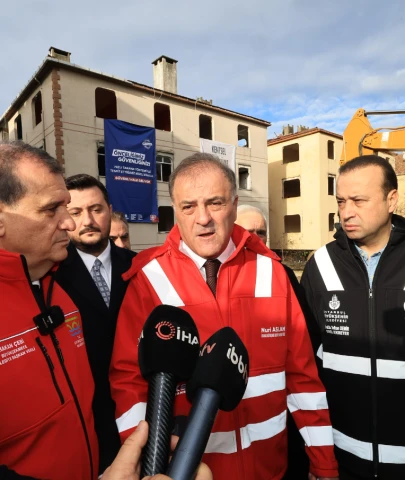 Büyükçekmece dönüşüyor: Büyükçekmece'de deprem açısından "yüksek riskli" binaların yıkımı gerçekleştirildi