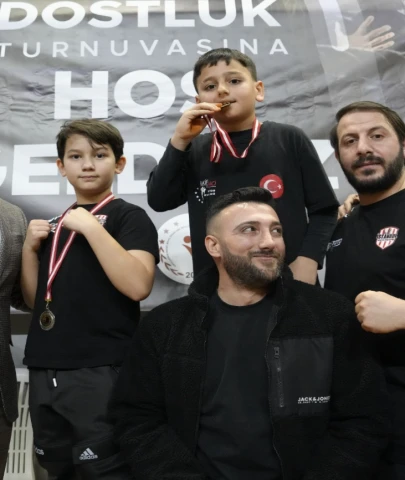 Bu müsabakada dostluk var