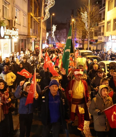 Ramazan'ı fener alayıyla karşıladılar