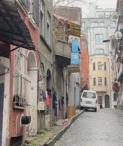 Beyoğlu'nda 6 aylık bebek öldü; anne ve bakıcı tutuklandı