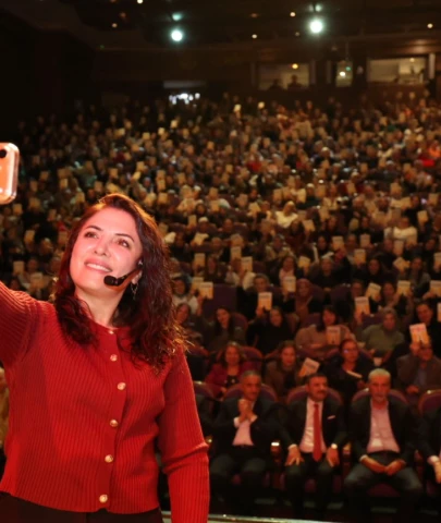‘Çekmecemde Kitap Var’ söyleşilerine Dilek Cesur konuk oldu