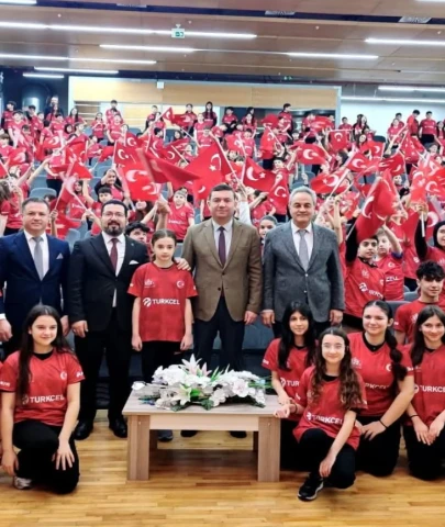 Silivri'de öğrenciler formalarına kavuştu