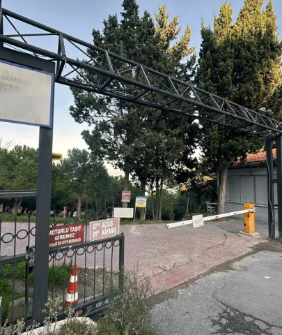 Paşaeli Parkı meyhaneye döndü!