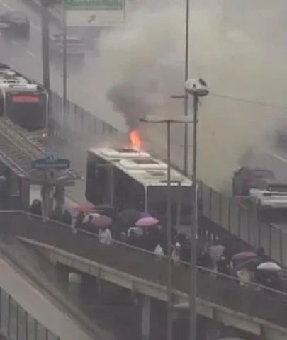 Şişli'de metrobüste yangın