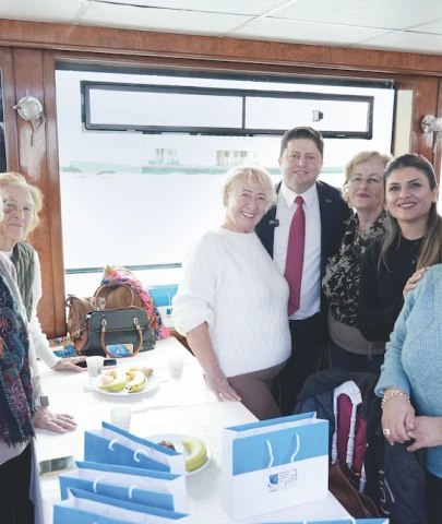 Kadıköy yaşlıya hürmet ediyor!