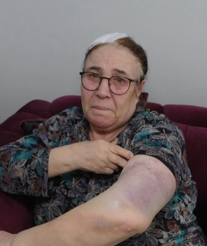 Esenyurt'ta bir yıldır tehdit ettiği çifti sopayla darbetti